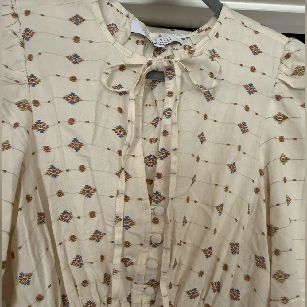 Hunter Bell Clementine Cream Long Sleeve Medallion Maxi Dress Size M |
NWOT - Picture 10 of 11